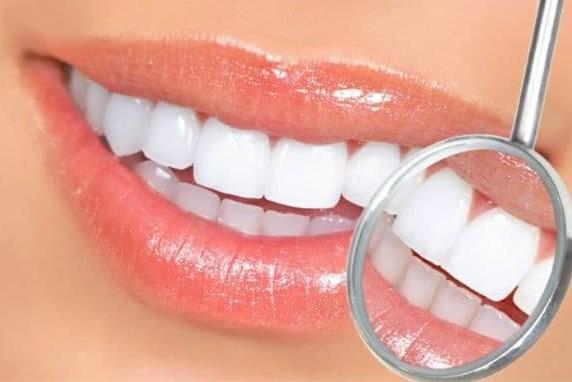 A Guide to Keeping Your Teeth Pearly White